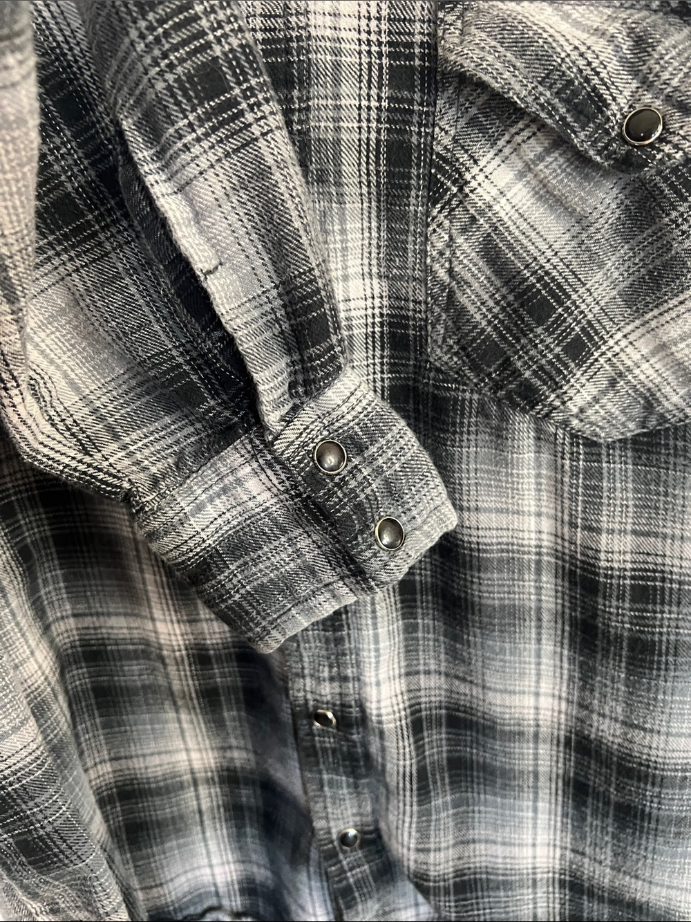 TC Black & Gray Plaid Men’s Casual Button-Down Shirt - Picture 7 of 9